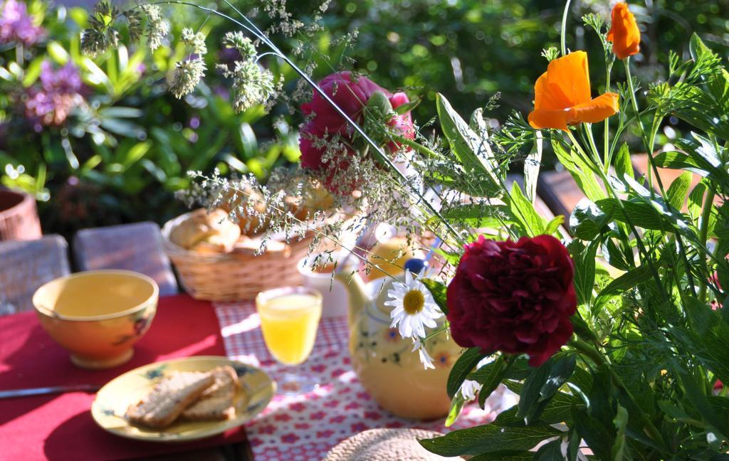 La Ferme Aux Abeilles Hotel Ambierle ภายนอก รูปภาพ