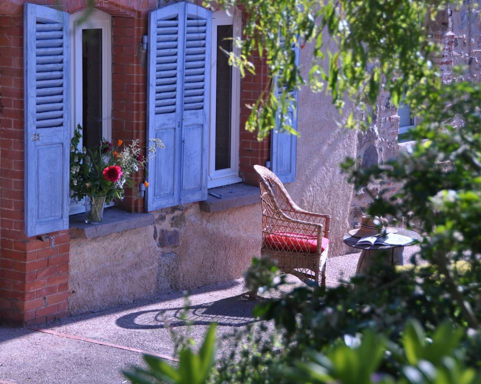 La Ferme Aux Abeilles Hotel Ambierle ภายนอก รูปภาพ