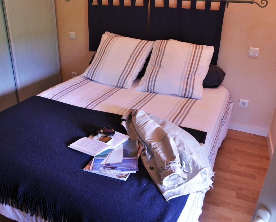 La Ferme Aux Abeilles Hotel Ambierle ห้อง รูปภาพ