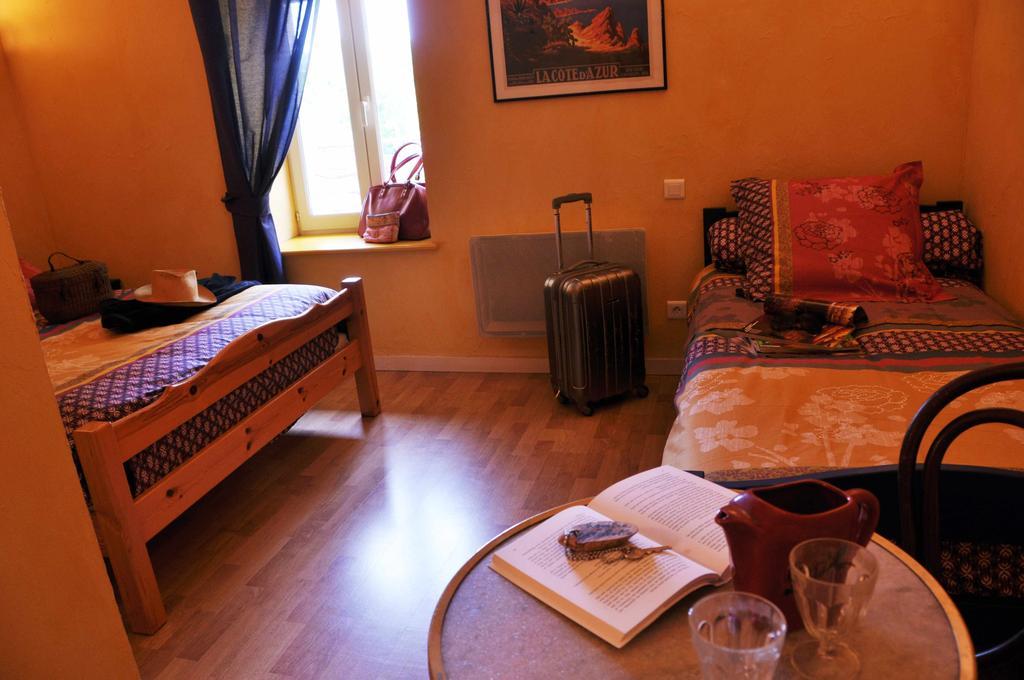 La Ferme Aux Abeilles Hotel Ambierle ห้อง รูปภาพ